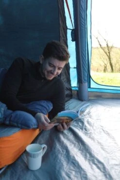 Vango Shangri-La II 15 Double Self Inflating Mat 21 Vango Shangri-La II 15 Double Self Inflating Mat -Vangi Camping Shop van 2021 lifestyle sleep mat shangri la 15 hi 04 medium